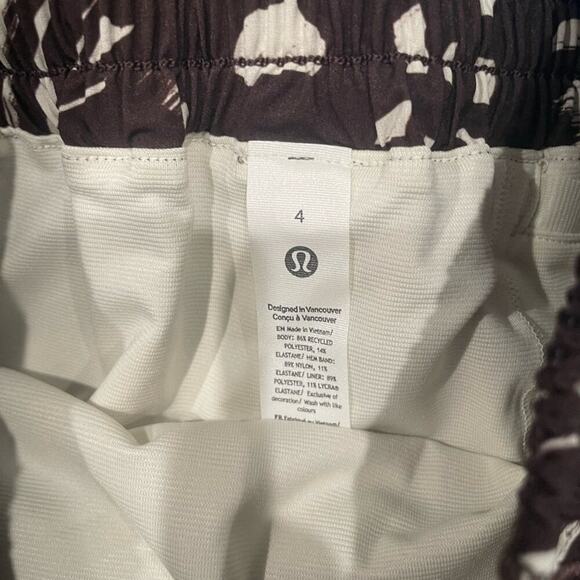 Lululemon Hottie Hot High Rise Lined Short 4" Size 4- Espresso/Bone Color NWT - Picture 9 of 11